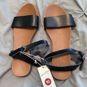 Universal Thread Black and Brown Sandals